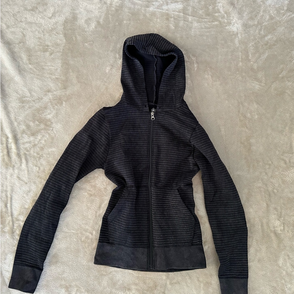 Black Zip-up
Aura 
Size Small